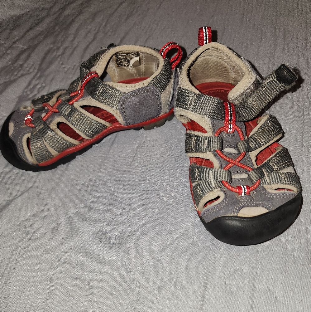 Keen sandals size 7c